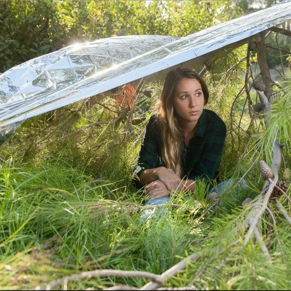 Mylar Survival Blanket Insulating Thermal Space Blanket Poncho Emergency 5 Pack - Picture 2 of 9